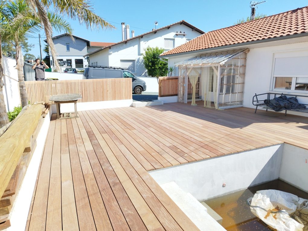 Terrasse bois artisanale - construction bois Pays Basque
